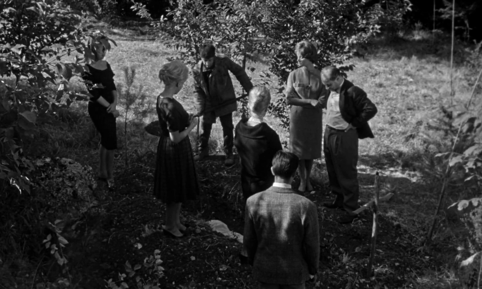 The Playgirls and the Vampire screenshot 4
