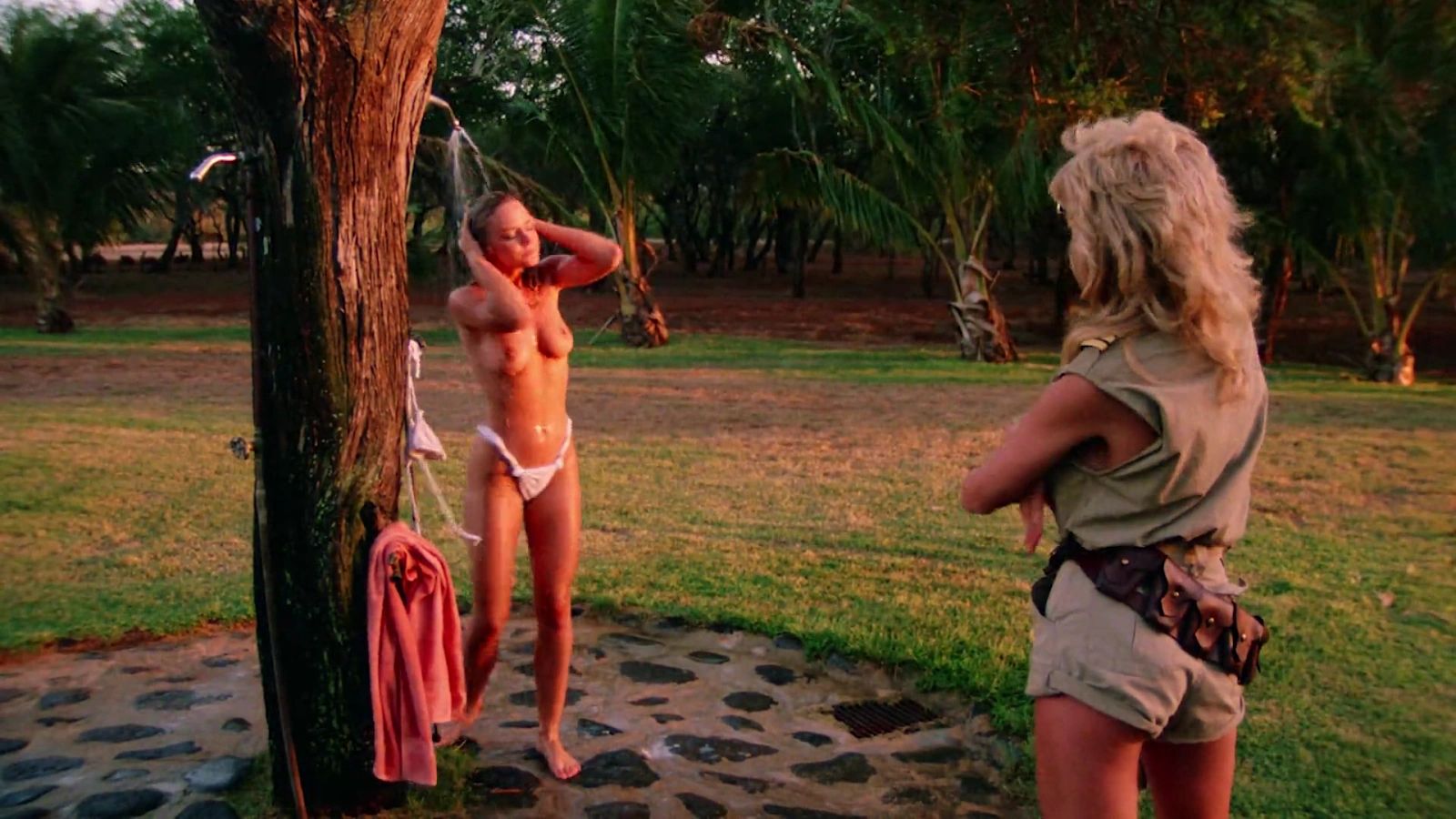 Hard Ticket to Hawaii screenshot 1