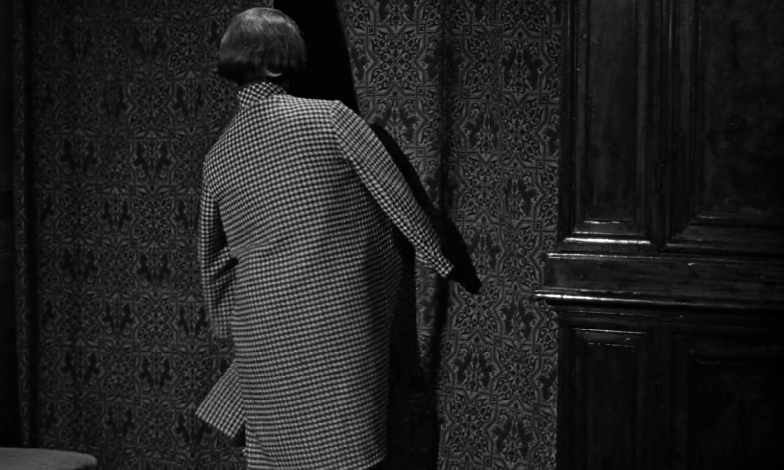 The Playgirls and the Vampire screenshot 3