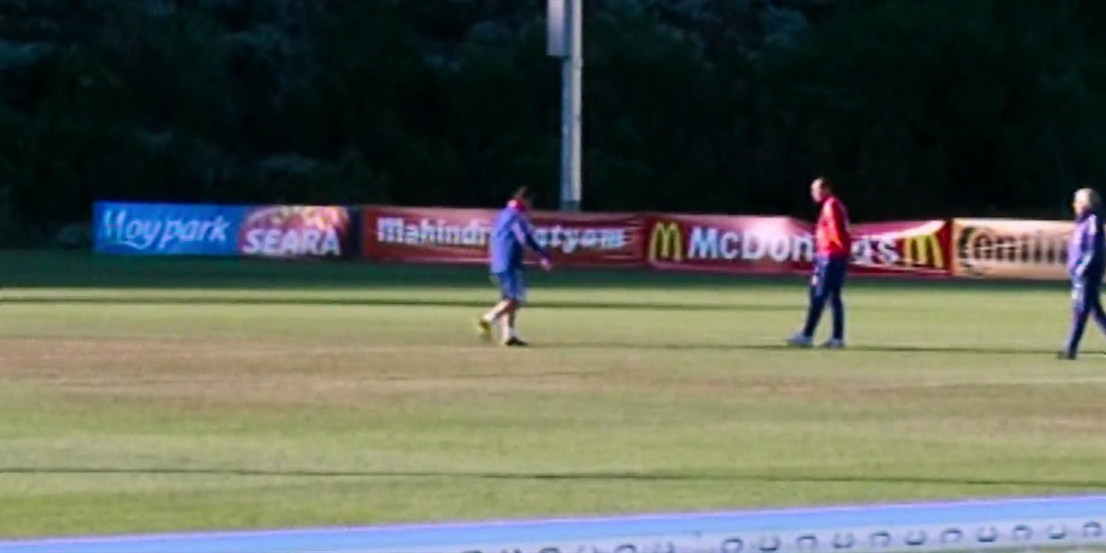 The Bus: A French Football Mutiny screenshot 1