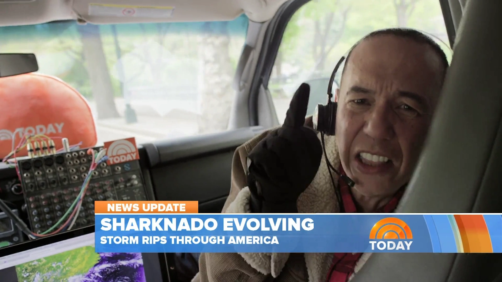 Sharknado 4: The 4th Awakens screenshot 5
