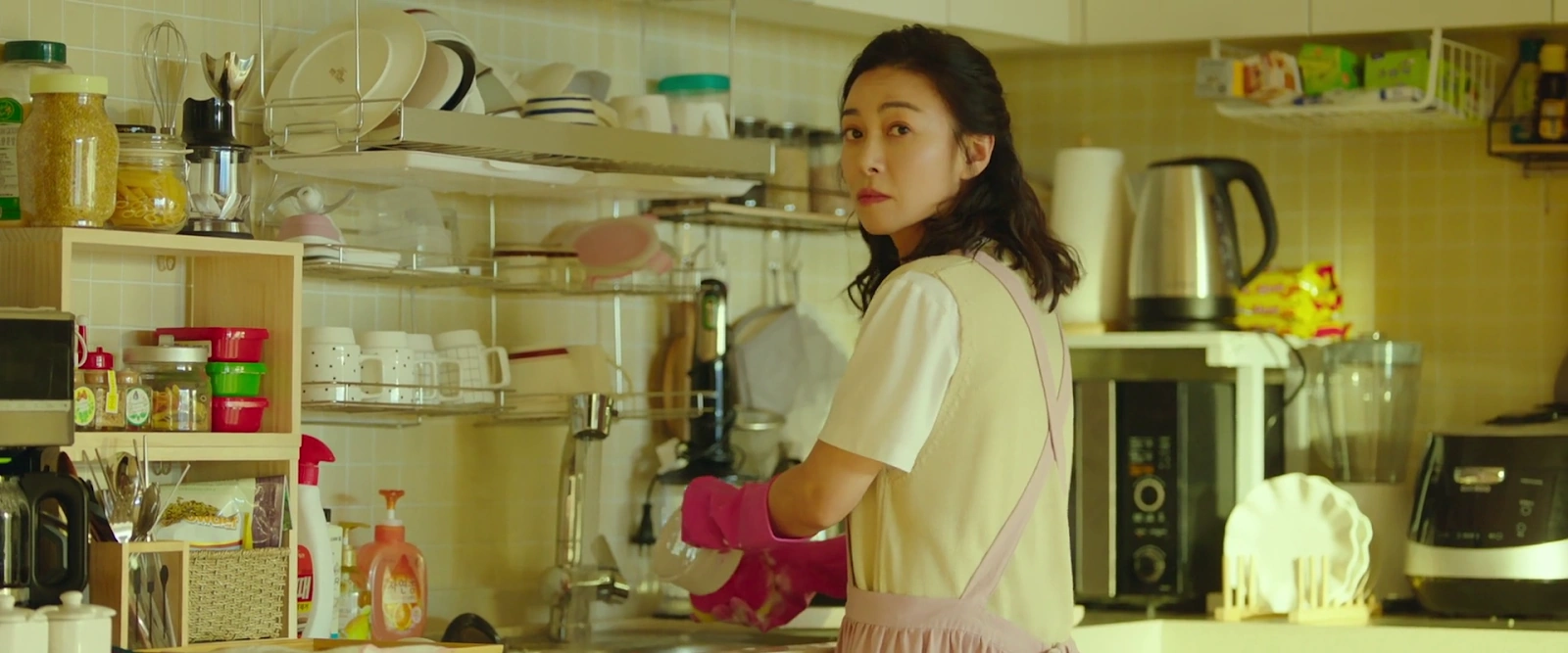 Confidential Assignment 2: International screenshot 2
