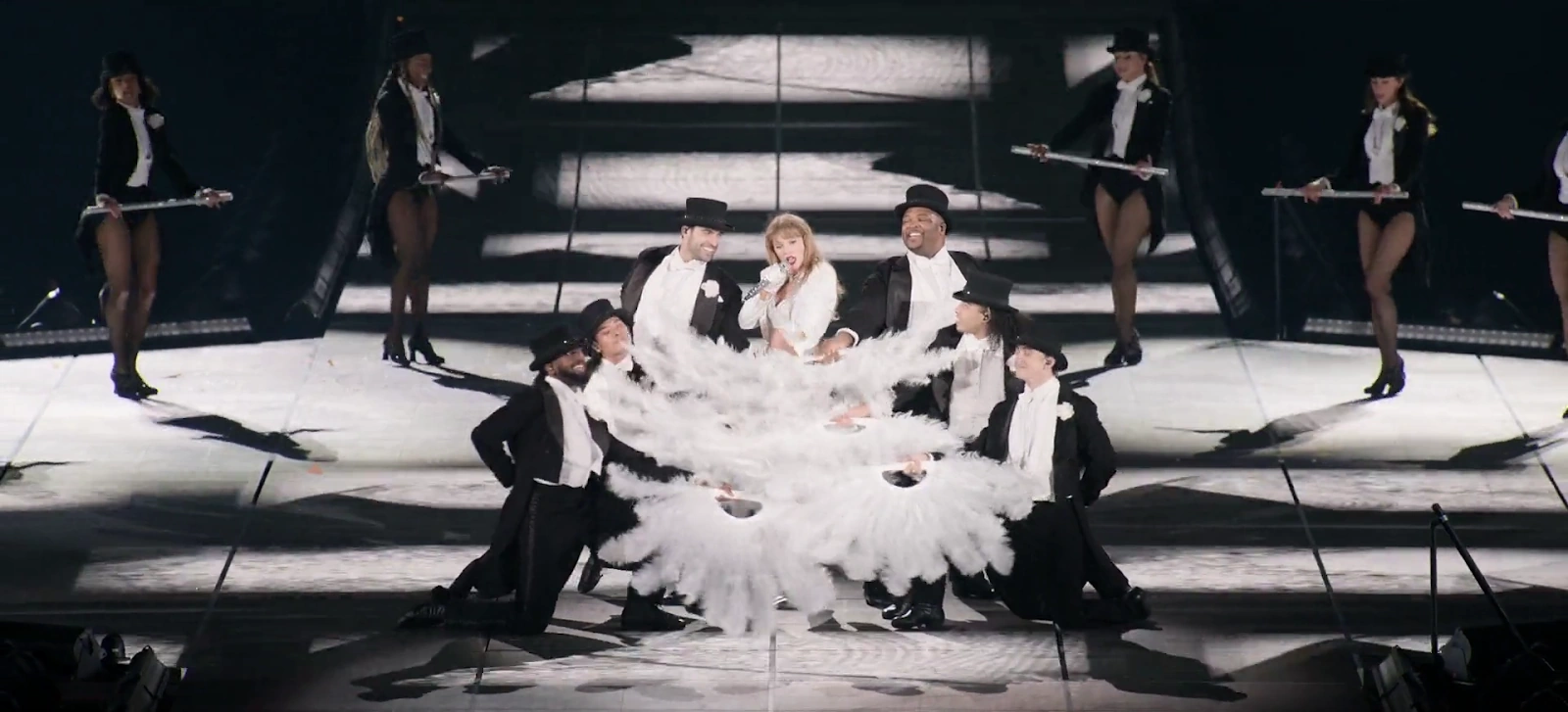 Taylor Swift | The Eras Tour | The Final Show screenshot 3