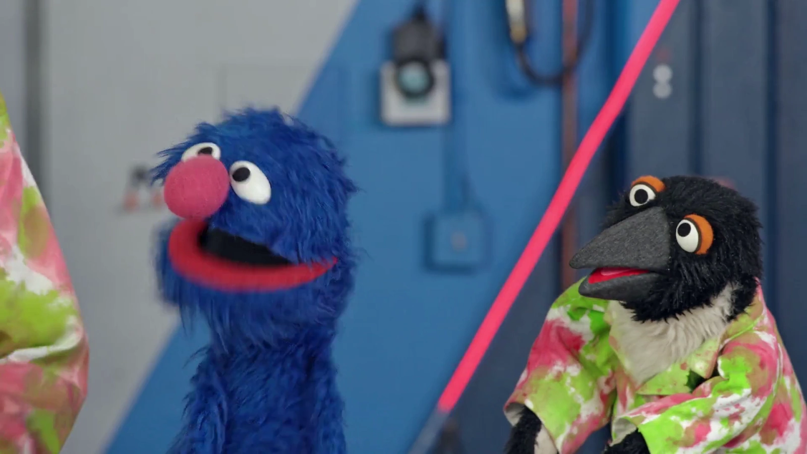 Elmo and Mark Rober's Merry Giftmas screenshot 2