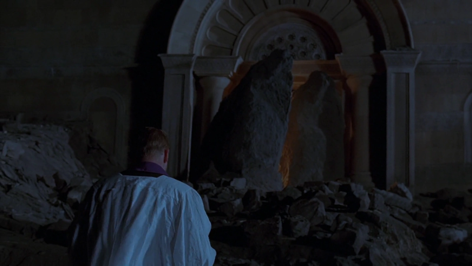 Dominion: Prequel to The Exorcist screenshot 2