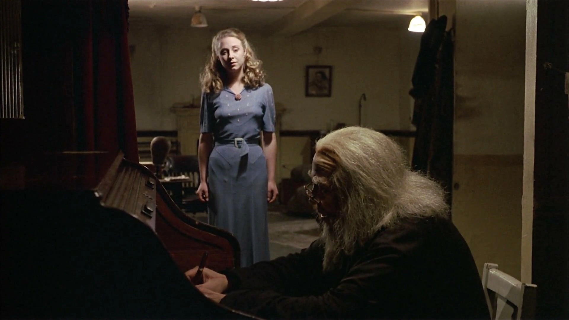 The Dresser screenshot 2