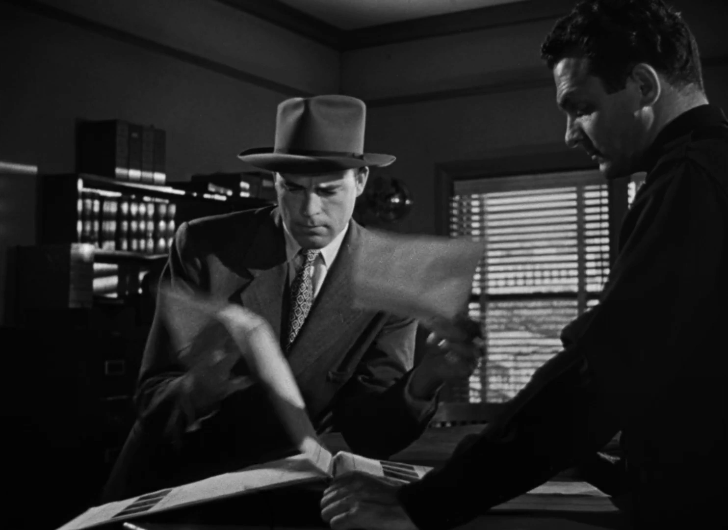 He Walked by Night screenshot 3