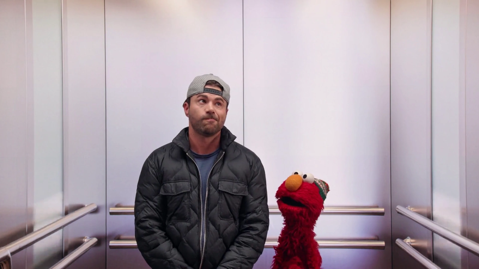 Elmo and Mark Rober's Merry Giftmas screenshot 1
