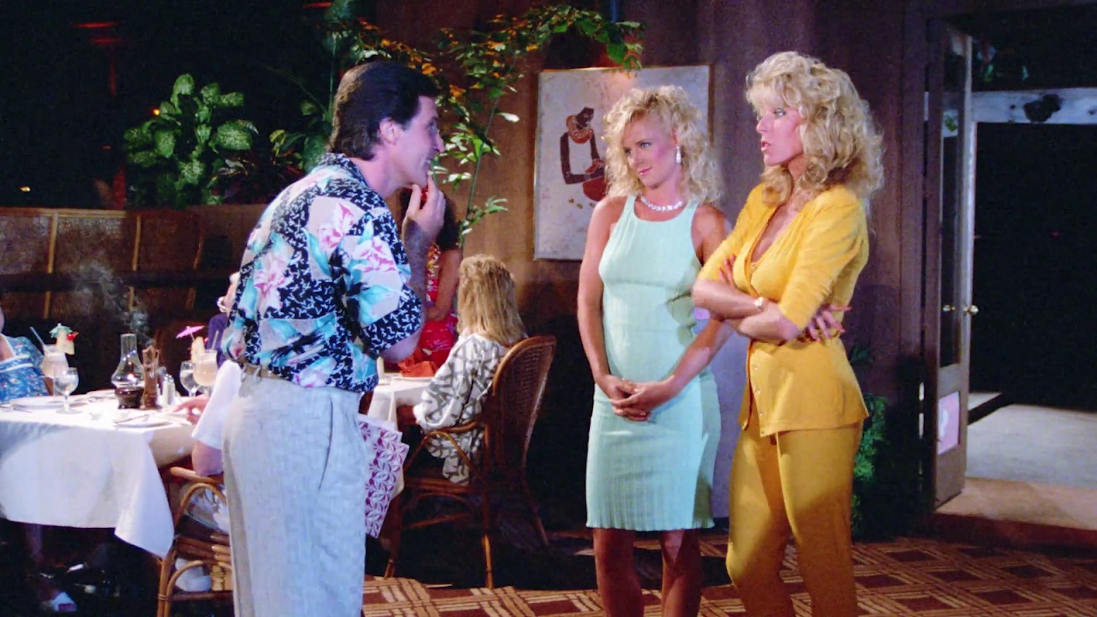 Hard Ticket to Hawaii screenshot 2