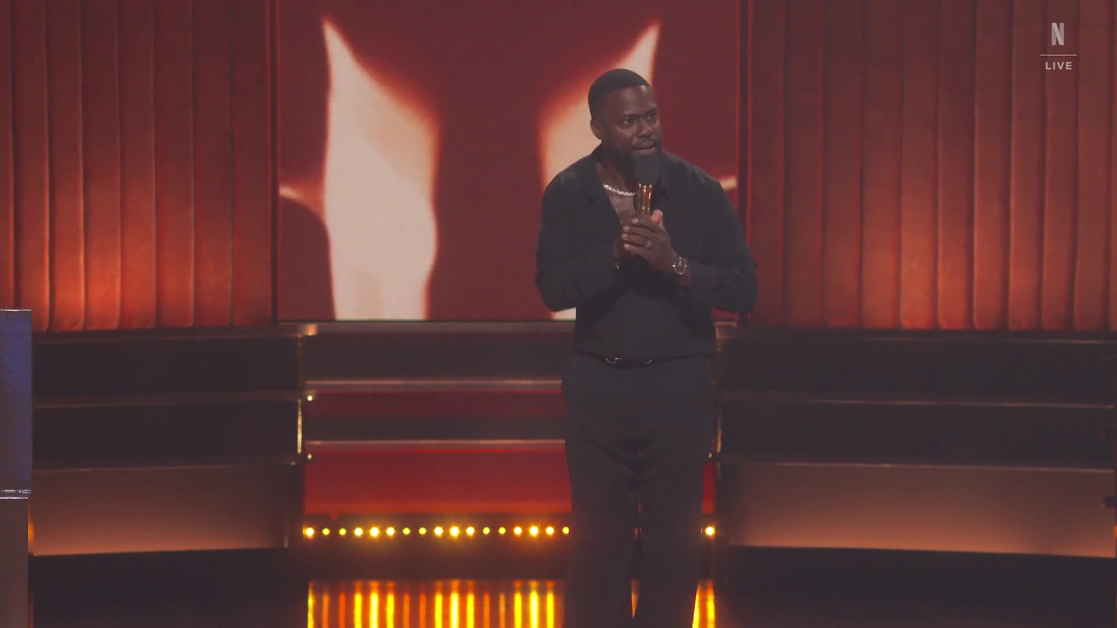The Roast of Kevin Hart screenshot 2