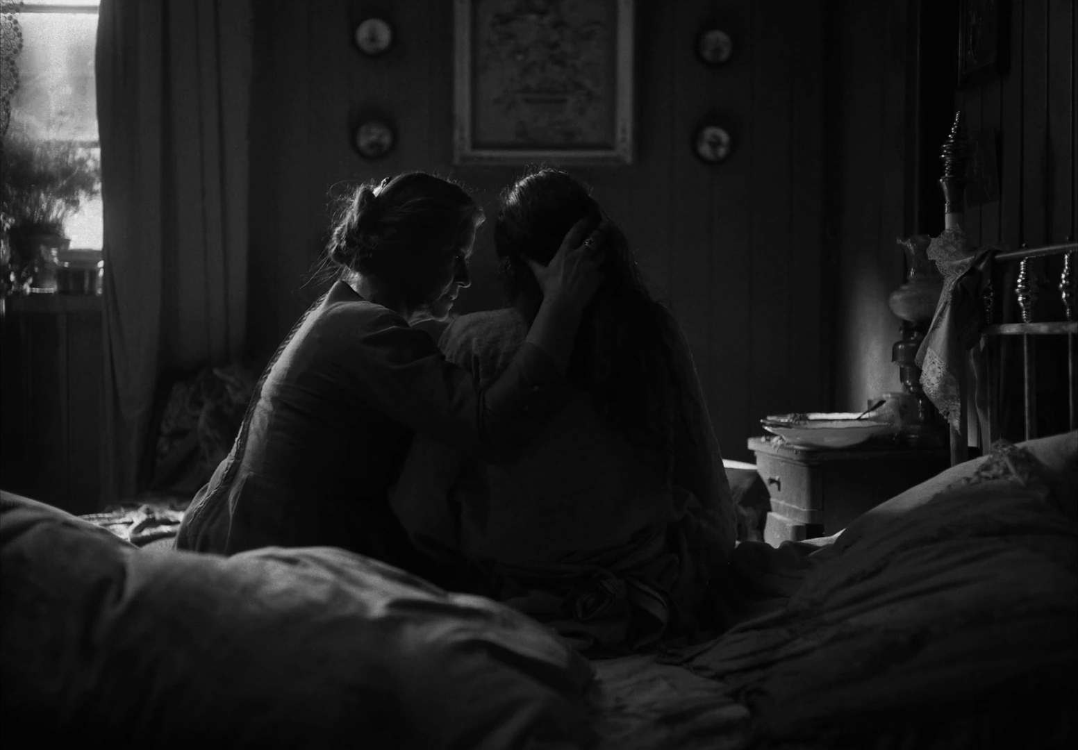 The Girl with the Needle screenshot 2