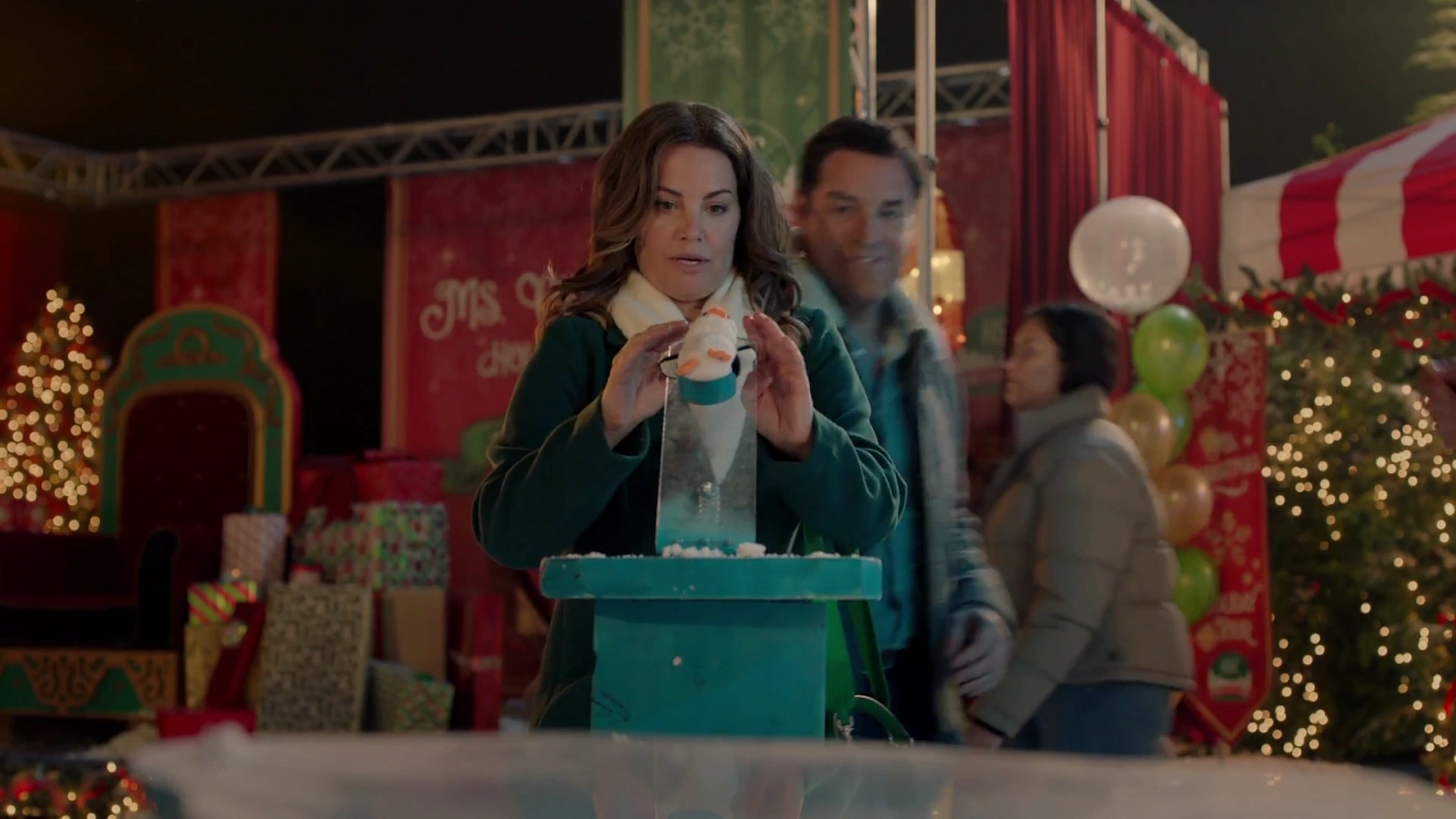 Ms. Christmas Comes to Town screenshot 3