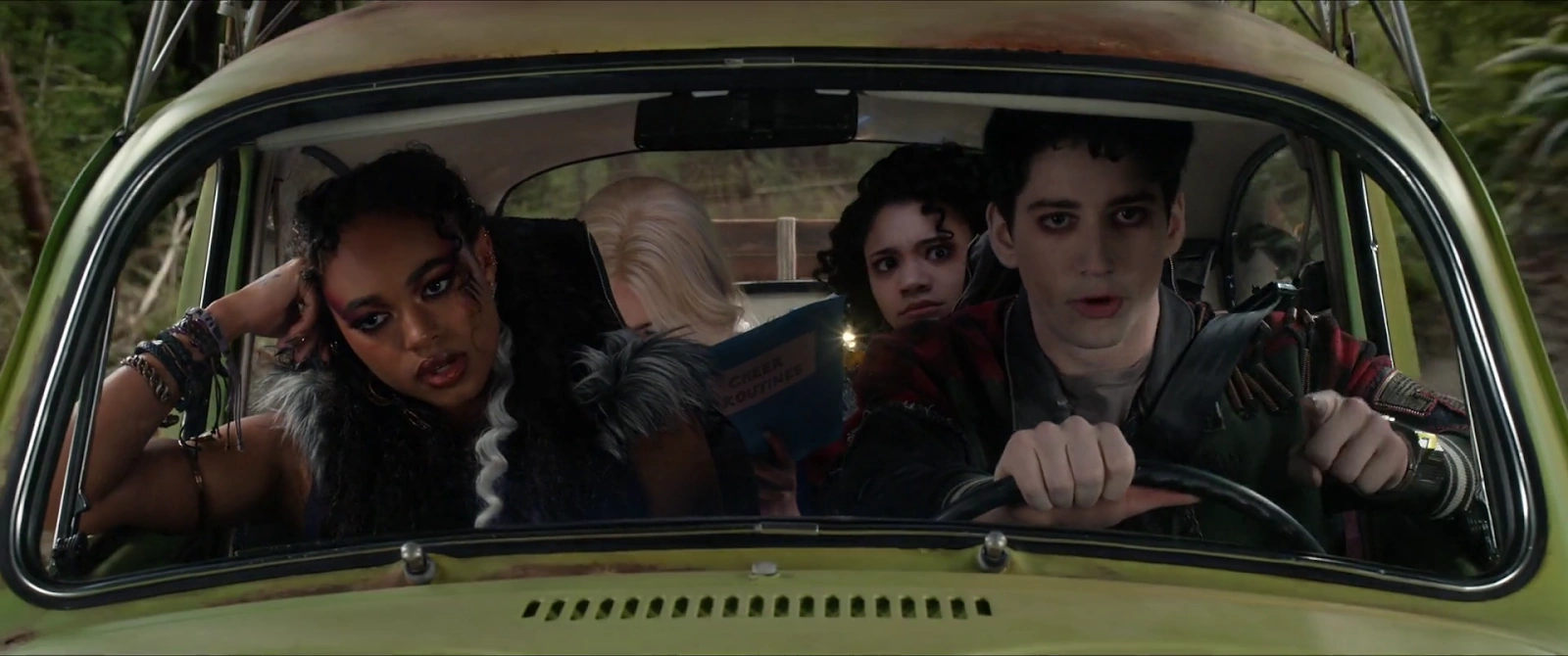 Z-O-M-B-I-E-S 4: Dawn of the Vampires screenshot 1