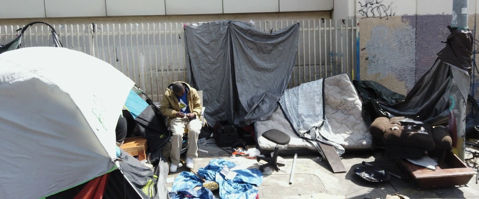 2073 screenshot 1