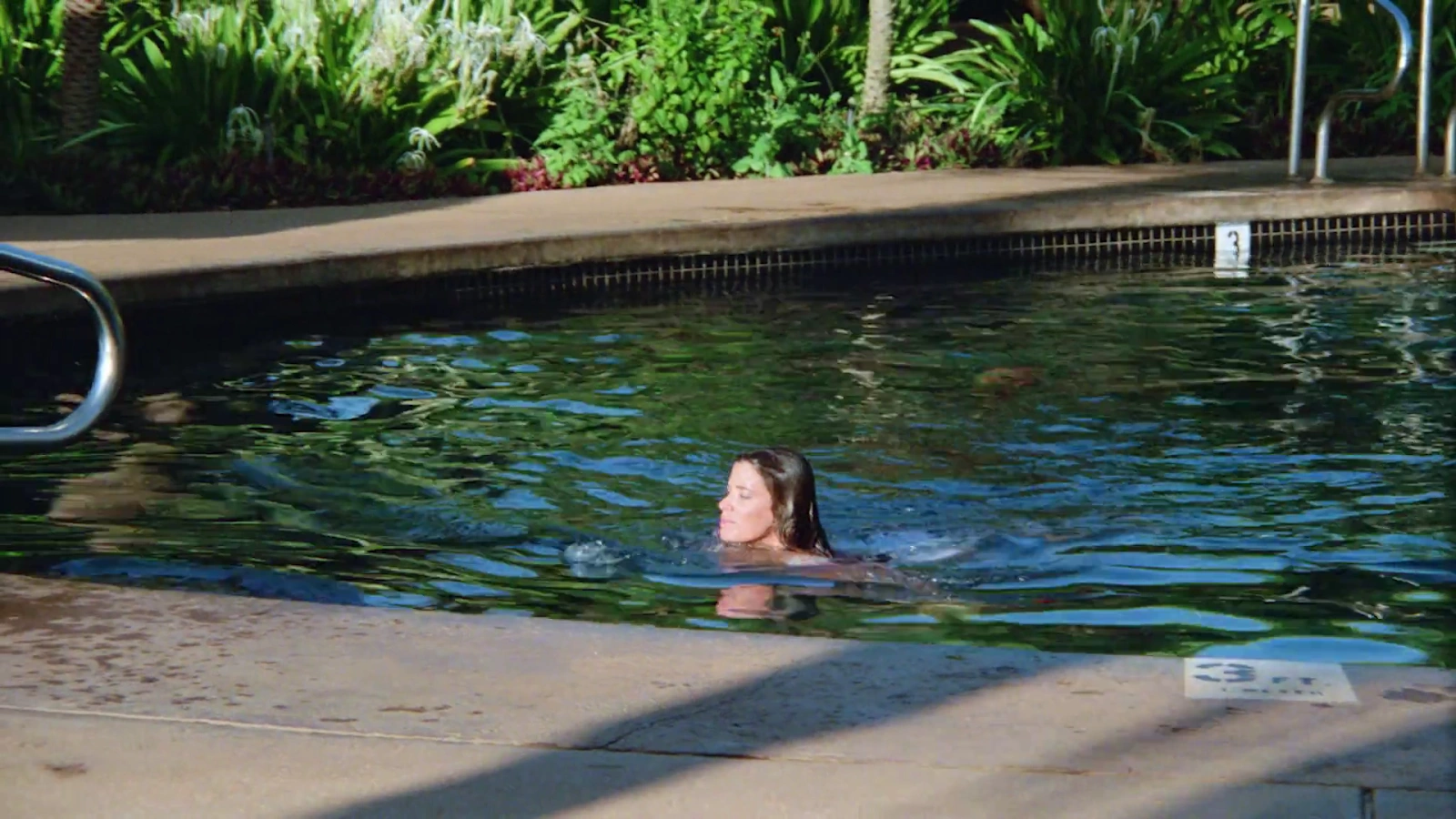 Hard Ticket to Hawaii screenshot 4